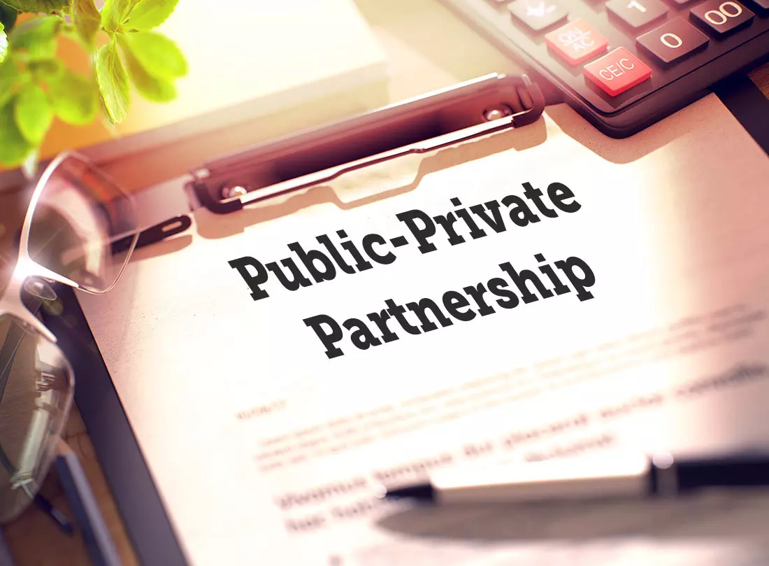 A clipboard, glasses and pen showing the words Public-Private Partnership